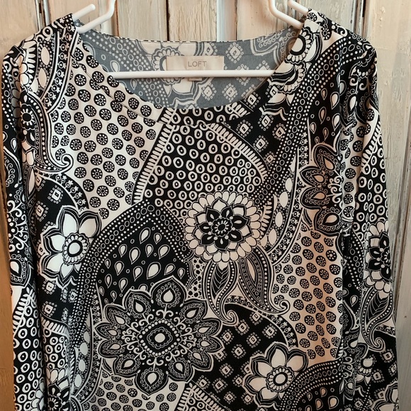 LOFT Black and White floral print shift dress - Picture 2 of 5